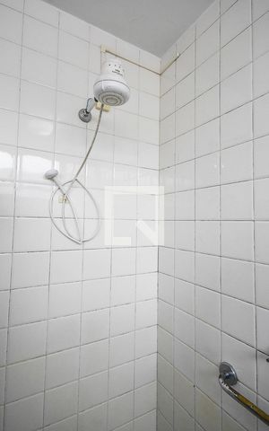 Casa à venda com 300m², 4 quartos e 5 vagas Casa à venda com 300m², 4 quartos e 5 vagasChuveiro do banheiro da suíte 2