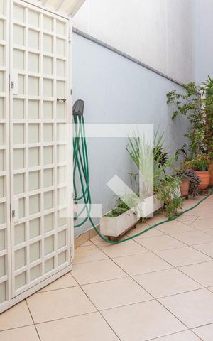 Casa à venda com 270m², 3 quartos e 5 vagas Casa à venda com 270m², 3 quartos e 5 vagasGaragem