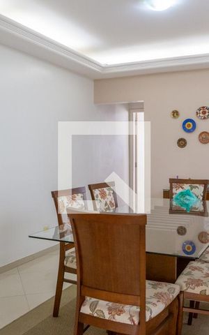 Casa à venda com 270m², 3 quartos e 5 vagas Casa à venda com 270m², 3 quartos e 5 vagasSala