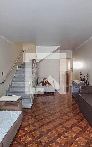 Casa à venda com 225m², 4 quartos e 3 vagas Casa à venda com 225m², 4 quartos e 3 vagasSala
