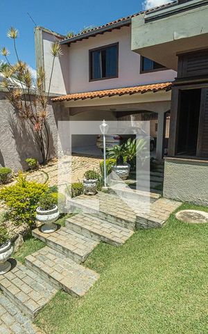 Casa à venda com 469m², 4 quartos e 4 vagas Casa à venda com 469m², 4 quartos e 4 vagasJardim