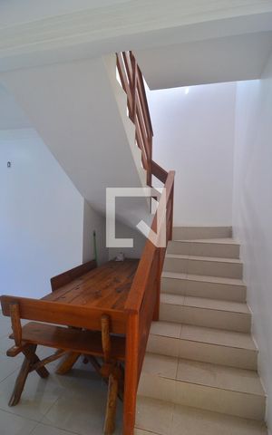 Casa à venda com 280m², 4 quartos e 3 vagasEscada