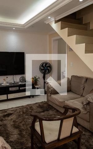 Casa à venda com 201m², 3 quartos e 3 vagas Casa à venda com 201m², 3 quartos e 3 vagasSala