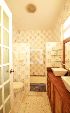 Casa à venda com 292m², 3 quartos e 3 vagasBanheiro da Suíte