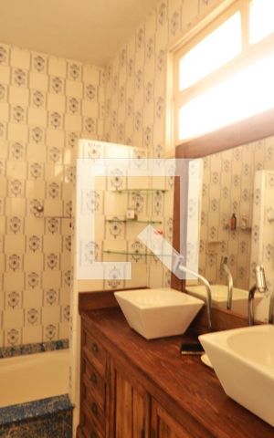 Casa à venda com 292m², 3 quartos e 3 vagasBanheiro da Suíte