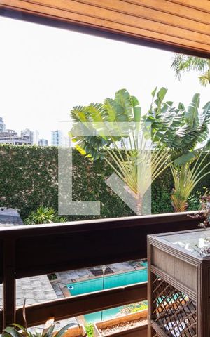 Casa à venda com 550m², 3 quartos e 4 vagas Casa à venda com 550m², 3 quartos e 4 vagasVaranda