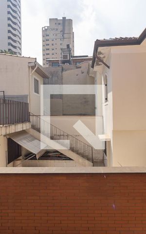 Casa para alugar com 390m², 5 quartos e 4 vagas Casa para alugar com 390m², 5 quartos e 4 vagasVista da Suíte 1