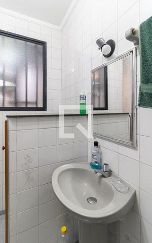 Casa para alugar com 390m², 5 quartos e 4 vagas Casa para alugar com 390m², 5 quartos e 4 vagasBanheiro de Serviço