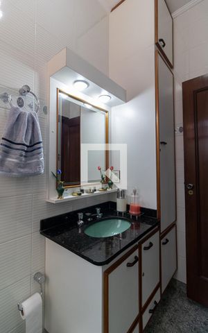 Casa para alugar com 390m², 5 quartos e 4 vagas Casa para alugar com 390m², 5 quartos e 4 vagasBanheiro Social