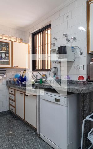 Casa para alugar com 390m², 5 quartos e 4 vagas Casa para alugar com 390m², 5 quartos e 4 vagasCozinha