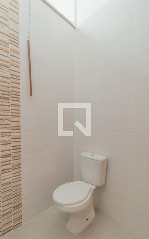 Casa de condomínio à venda com 130m², 3 quartos e 1 vaga Casa de condomínio à venda com 130m², 3 quartos e 1 vagaBanheiro da Suíte