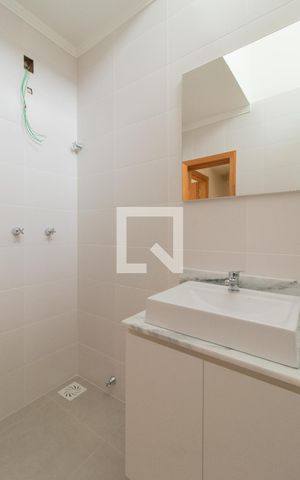 Casa de condomínio à venda com 130m², 3 quartos e 1 vaga Casa de condomínio à venda com 130m², 3 quartos e 1 vagaBanheiro da Suíte