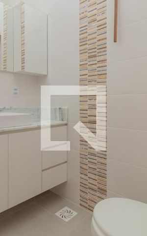 Casa de condomínio à venda com 130m², 3 quartos e 1 vaga Casa de condomínio à venda com 130m², 3 quartos e 1 vagaBanheiro da Suíte