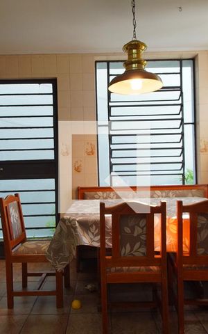 Casa à venda com 340m², 4 quartos e 2 vagasCozinha 