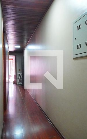 Casa à venda com 340m², 4 quartos e 2 vagasCorredor 