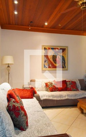 Casa à venda com 340m², 4 quartos e 2 vagasSala 