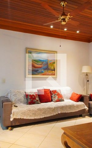 Casa à venda com 340m², 4 quartos e 2 vagasSala