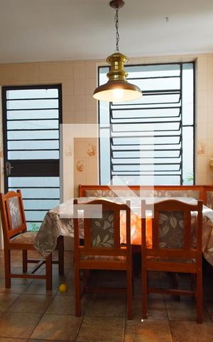 Casa à venda com 340m², 4 quartos e 2 vagasCozinha 
