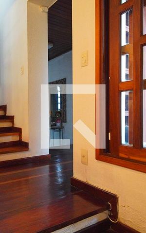 Casa à venda com 340m², 4 quartos e 2 vagasAcesso  as Quartos 