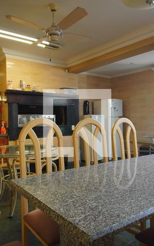 Casa à venda com 340m², 4 quartos e 2 vagasEspaço Gourmet