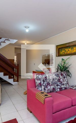 Casa à venda com 110m², 3 quartos e 2 vagas Casa à venda com 110m², 3 quartos e 2 vagasSala