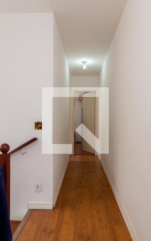 Casa à venda com 110m², 3 quartos e 2 vagas Casa à venda com 110m², 3 quartos e 2 vagasCorredor