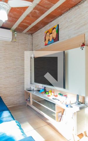 Casa à venda com 60m², 3 quartos e 2 vagas Casa à venda com 60m², 3 quartos e 2 vagasSala
