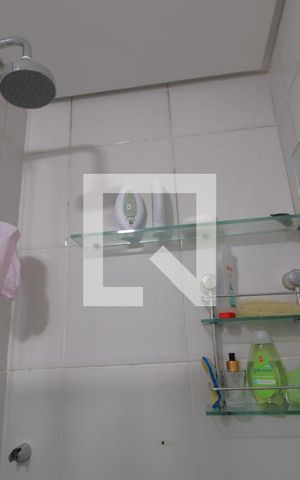 Casa de condomínio à venda com 101m², 3 quartos e 2 vagasChuveiro banheiro comum