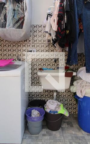 Casa de condomínio à venda com 101m², 3 quartos e 2 vagasLavanderia