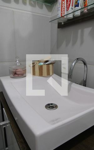 Casa de condomínio à venda com 101m², 3 quartos e 2 vagasPia banheiro comum