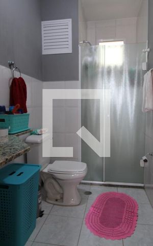 Casa de condomínio à venda com 101m², 3 quartos e 2 vagasBanheiro da suíte