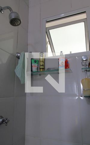 Casa de condomínio à venda com 101m², 3 quartos e 2 vagasChuveiro banheiro da suíte