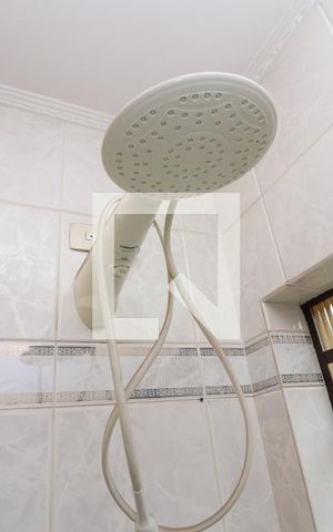 Casa à venda com 200m², 4 quartos e 2 vagas Casa à venda com 200m², 4 quartos e 2 vagasBanheiro