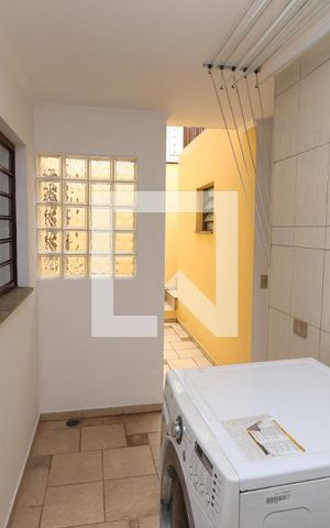Casa à venda com 200m², 4 quartos e 2 vagas Casa à venda com 200m², 4 quartos e 2 vagasLavanderia