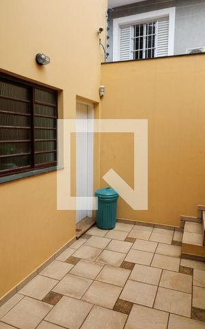 Casa à venda com 200m², 4 quartos e 2 vagas Casa à venda com 200m², 4 quartos e 2 vagasÁrea externa