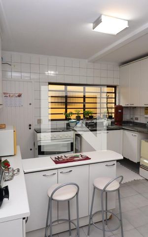 Casa à venda com 200m², 4 quartos e 2 vagas Casa à venda com 200m², 4 quartos e 2 vagasCozinha