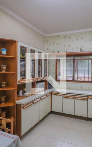 Casa à venda com 300m², 4 quartos e 3 vagas