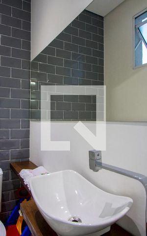Apartamento à venda com 90m², 2 quartos e 1 vagaLavabo da cozinha