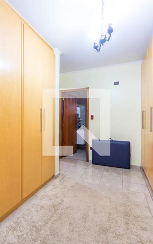 Casa à venda com 295m², 3 quartos e 3 vagas Casa à venda com 295m², 3 quartos e 3 vagasCloset do quarto 3
