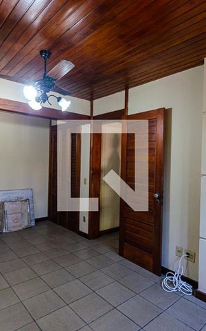 Casa de condomínio à venda com 675m², 7 quartos e 6 vagas Casa de condomínio à venda com 675m², 7 quartos e 6 vagasQuarto