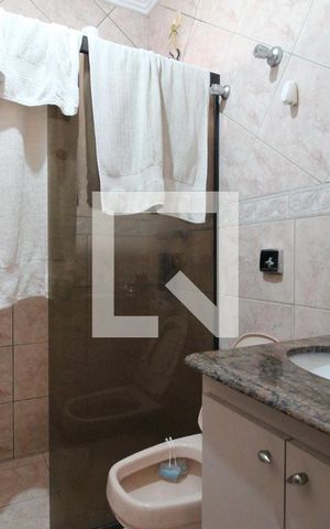 Casa à venda com 200m², 4 quartos e 2 vagasBanheiro 1