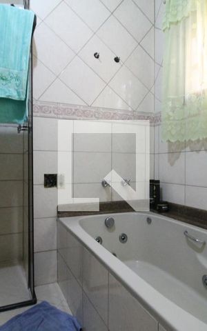 Casa à venda com 200m², 4 quartos e 2 vagasBanheiro da Suíte 1