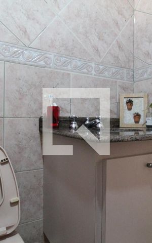Casa à venda com 200m², 4 quartos e 2 vagasBanheiro 1