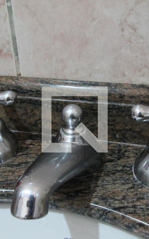 Casa à venda com 200m², 4 quartos e 2 vagasBanheiro 1