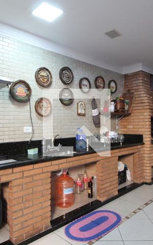 Casa à venda com 200m², 4 quartos e 2 vagasChurrasqueira e área de lazer 