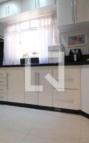 Casa à venda com 200m², 4 quartos e 2 vagasCozinha - Armários