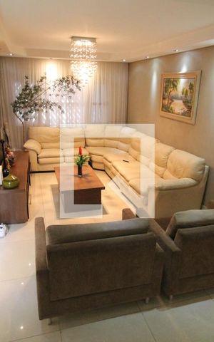 Casa à venda com 200m², 4 quartos e 2 vagasSala  