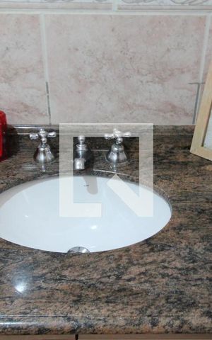 Casa à venda com 200m², 4 quartos e 2 vagasBanheiro 1