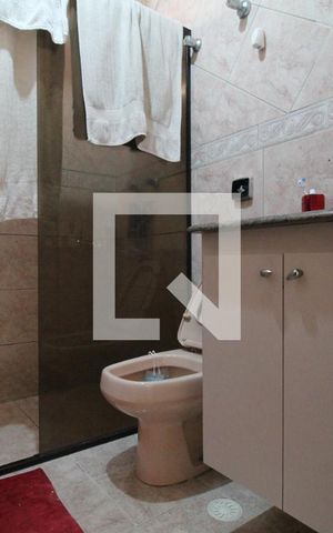 Casa à venda com 200m², 4 quartos e 2 vagasBanheiro 1