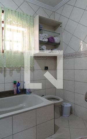 Casa à venda com 200m², 4 quartos e 2 vagasBanheiro da Suíte 1